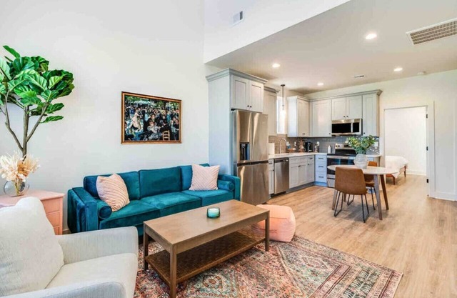 Pelican House/Prime Location W/Luxury Amenities