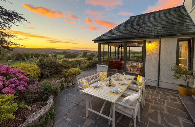 Pembroke Cottage - A short stroll from Cartmel Village