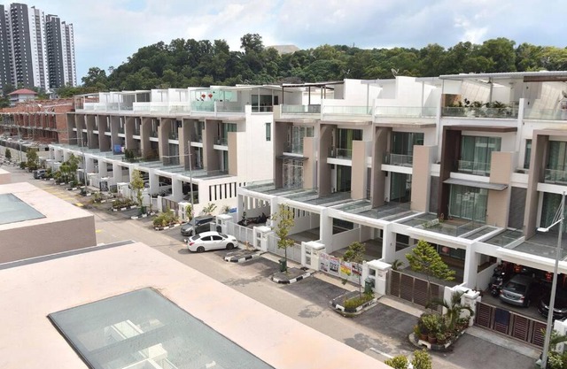 Penang 3 storey Homestay W/KTV 15Pax