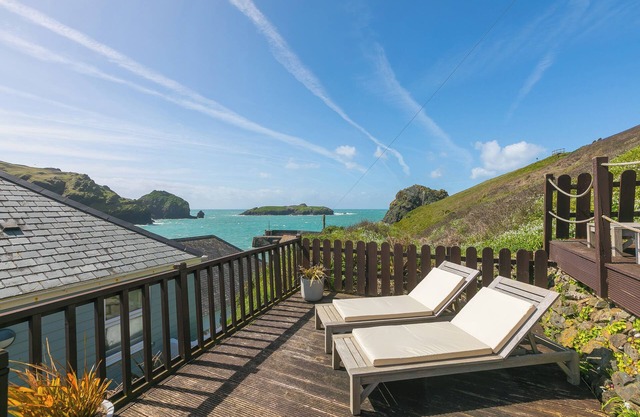 PENELOPE, pet friendly, luxury holiday cottage, with pool in Mullion