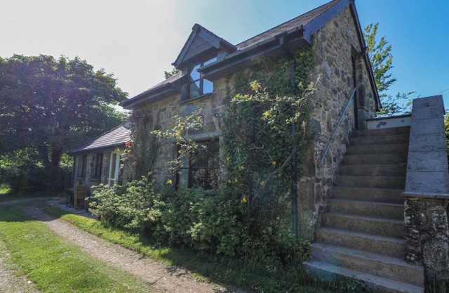 PENFEIDR, pet friendly, with open fire in Newport, Pembrokeshire