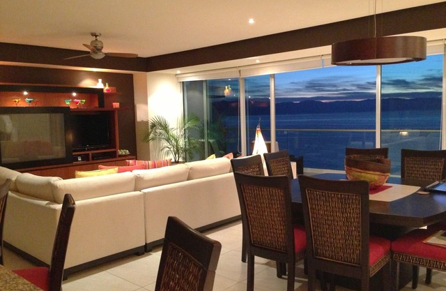 PENINSULA VALLARTA- LUXURIOUS AND WELL APPOINTED - MONTHLY DISCOUNTS