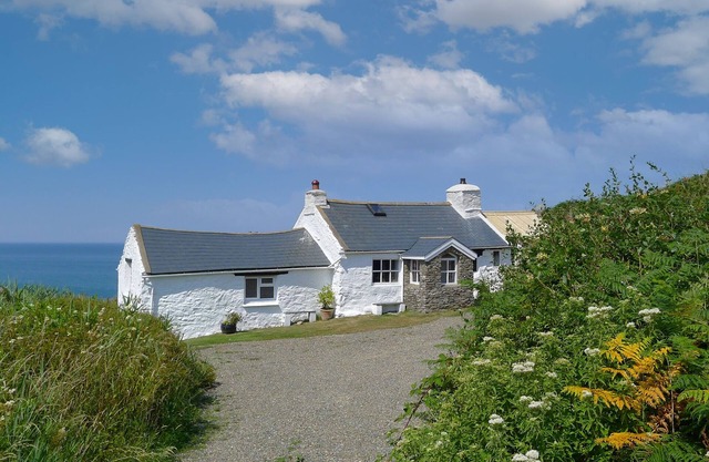 Penrhyn, Holiday Cottage Strumble Head, Sleeps 6, 3 bedrooms, bathrooms