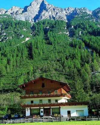 Pension Nina & Gasthof Alpenrose