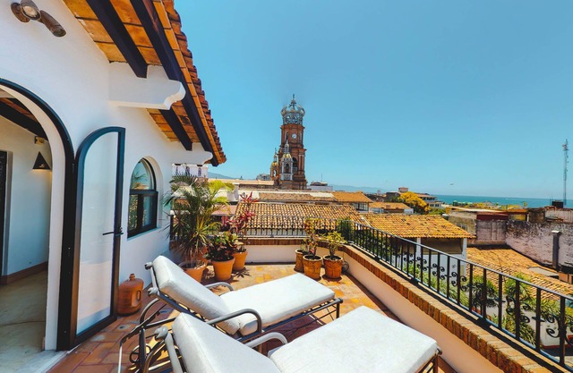 Penthouse 2 Bedrooms One Block from Malecon Check out Casa Escritores Penthouse