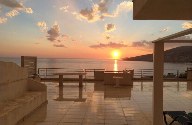 Penthouse 200m from the sea