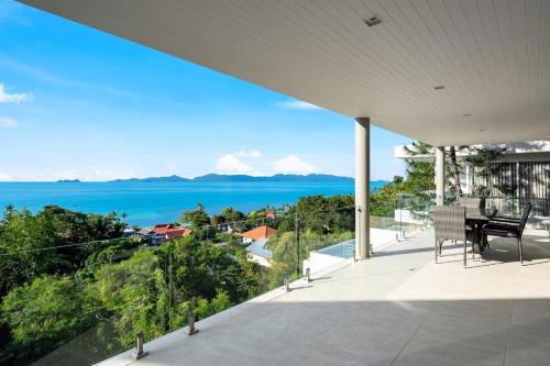 Penthouse 2BR Seaview Top Floor