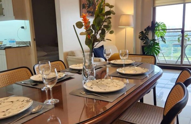 Penthouse 2BR Wi-Fi Pool Nr Golf Airport Fort BGCn