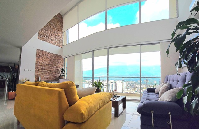 Penthouse 3-bedroom apartment in pleasant Ibagué with AC, WiFi and terrace