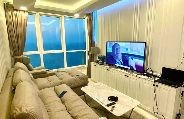 Penthouse 5*, 60 sq. m. Bangsare Bay -10m. 32th floor. Luxury finished equipped.