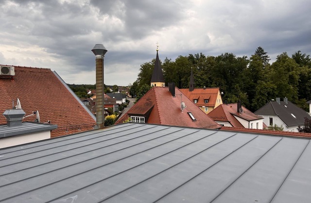 Penthouse above the rooftops with roof terrace and far-reaching views