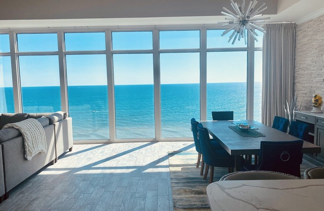 Penthouse corner, floor to ceiling windows, high ceilings 2 primary a guestroom