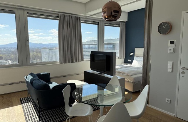Penthouse-Flair with Skyline-View