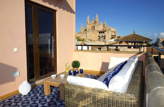 Penthouse in the center, big terrace next to Cathedral