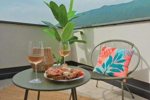 PENTHOUSE ISEO LAKE VIEW - Free Wi-Fi and Private Parking Included