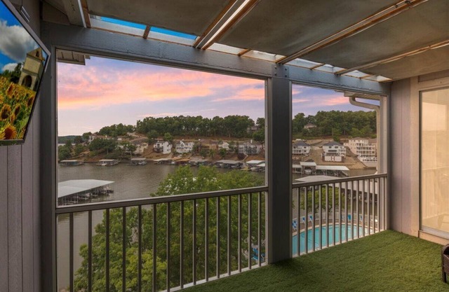 Penthouse Level Condo w/Lake & Pool Views, Tennis & Pickleball
