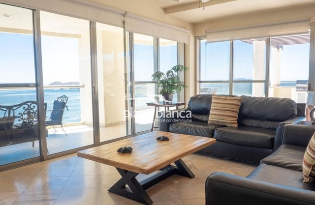 Penthouse Luxury Condo 3 BR resort amenities - Playa Blanca by RedAwning