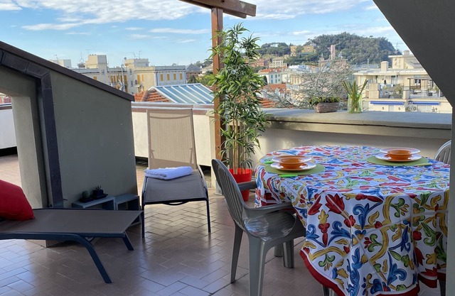 Penthouse open space, central, PARKING, Wi-Fi, Air Co, Cinque Terre Portofino