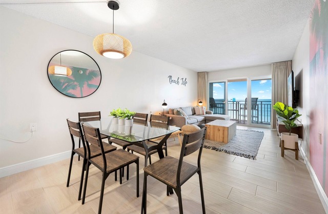Penthouse Paradise: Oceanfront Condo w/Stunning Views + Beach & Pool Access 🌴