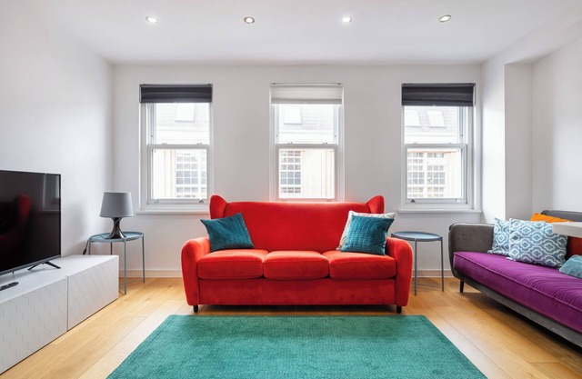 Penthouse split level next to London Eye Gem with roof terrace and AIR-CON