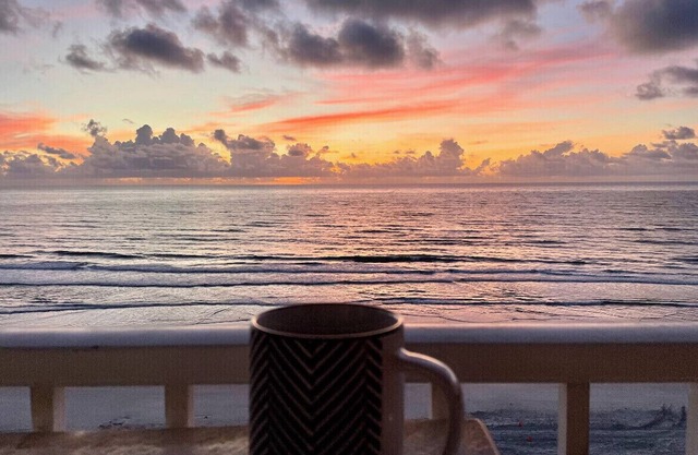 Penthouse Studio w Sweeping Ocean Views; Great Eats Nearby & Pier/Boardwalk 7BL