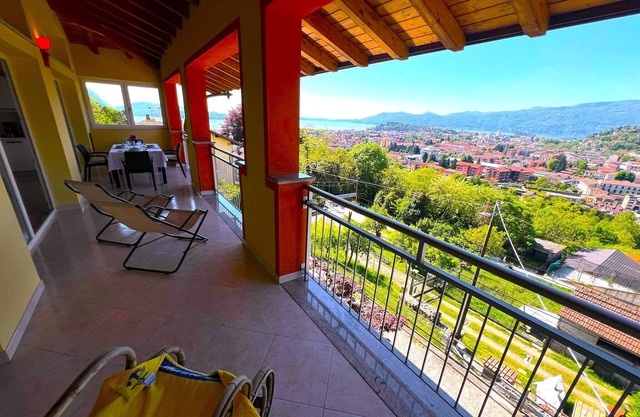 Penthouse Valentino with terrace lake view