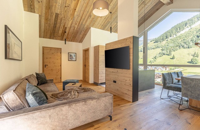 Penthouse with 3 bedrooms & sauna