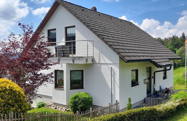 Penthouse with balcony, enclosed garden & BBQ