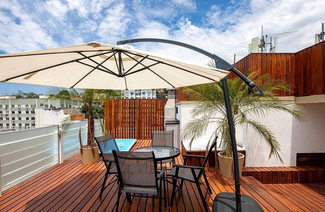 Penthouse with Terrace, BBQ and Pool - 4 Bedrooms