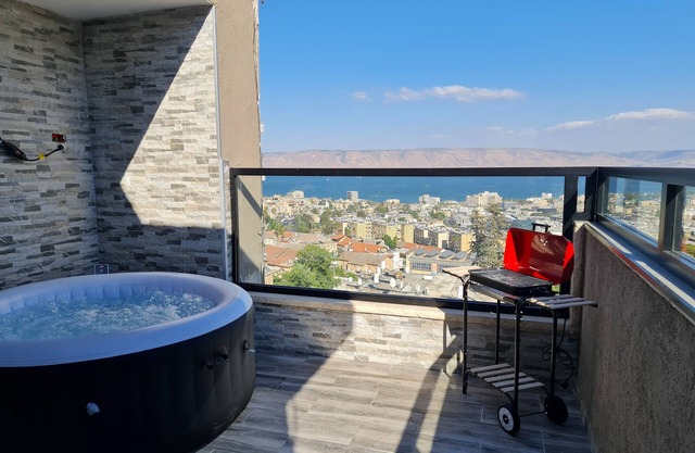 Penthouse With Jacuzzi and stunning views Sea of ​Galilee
