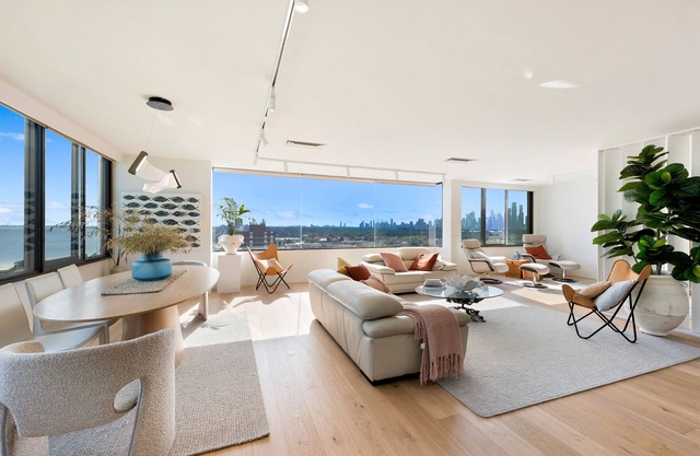 Penthouse with Panoramic Bay and City views