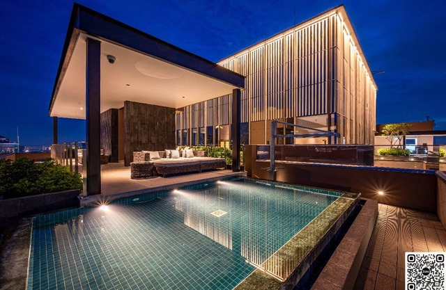 Penthouse with Private lift, VVIP Pool/Sauna/Gym @MARQ - District 1