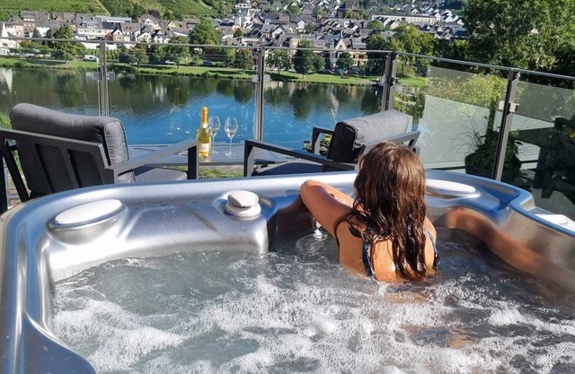 Penthouse with whirlpool, 2 balconies and fantastic panoramic view of the Moselle
