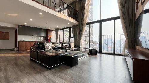 PentStudio West Lake Duplex Apartment