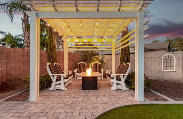 Peoria Haven, Cozy Retreat With Backyard Oasis