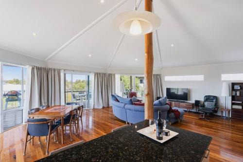 Peppy Harmony House - Coastal Calm on Geographe Bay