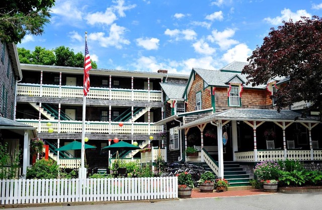 Pequot Hotel