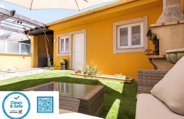 Perafita Yellow House - EcoHost