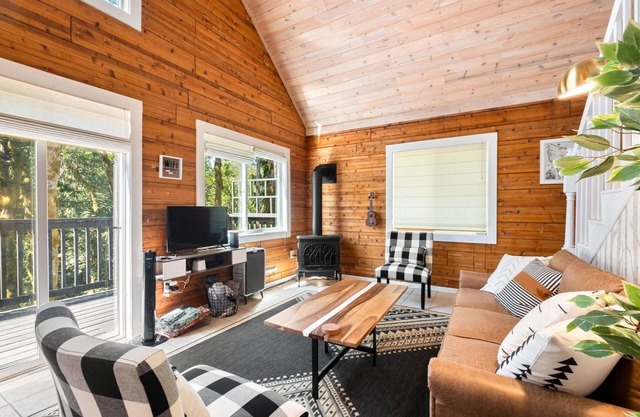 Perch - Cushman Hideaway: Modern Lake Cushman Cabin Getaway