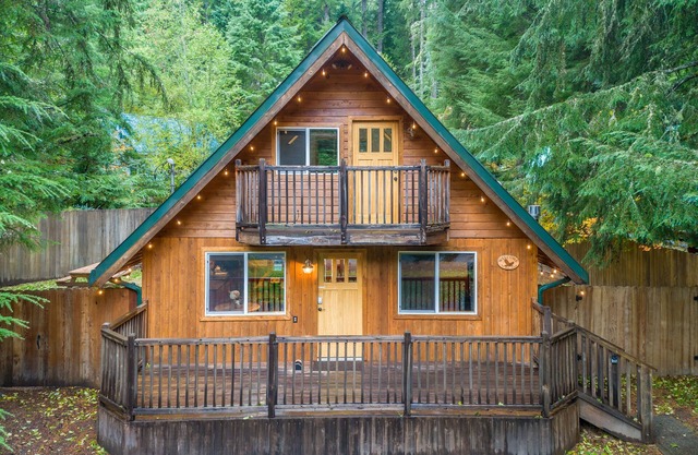 Perch - Juniper Cabin: Cozy A-Frame cabin w/hot tub