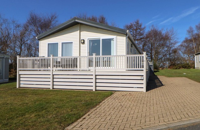 PERCY WOOD COUNTRY PARK, pet friendly, with hot tub in Felton