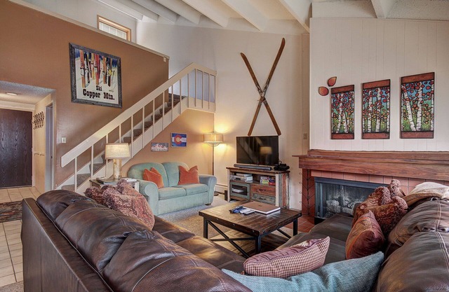 Peregrine Lodge - Remodeled Kitchen - Steps to Super Bee Lift - PG309