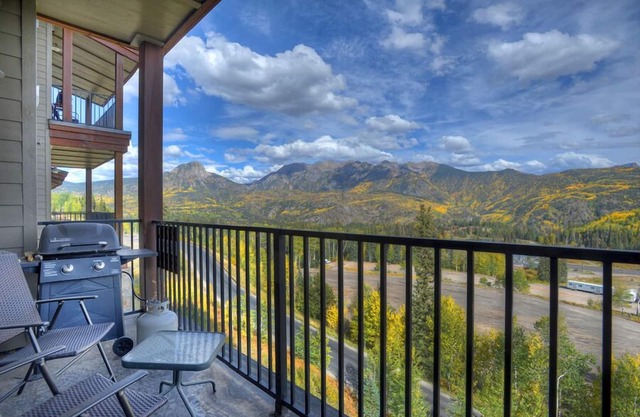 Peregrine Point Condo Steps to Lifts - Amazing Views