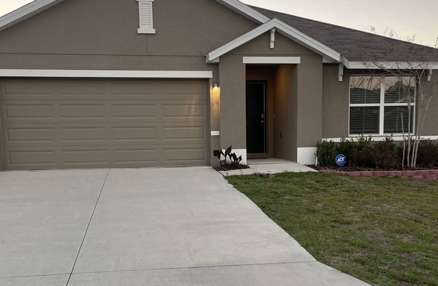 Perfect 2 bed 2 bath cozy getaway, whole house close to SilverSprings and WCE