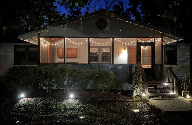 Perfect 2 Bedroom Nest in the Heart of Micanopy!