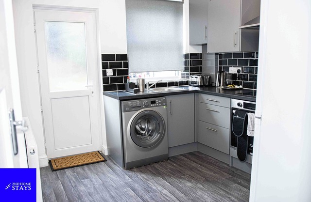Perfect 3-bedroom house with WiFi in Hanley, Stoke-on-Trent