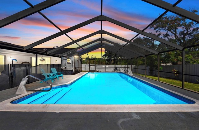 Perfect 4/2 Pool Home located between Orlando and Tampa!