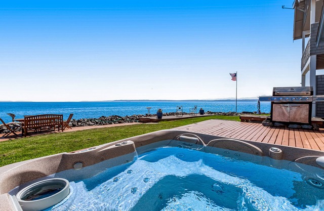 Perfect beach house with stunning views, hot tub & firepit - steps to the water