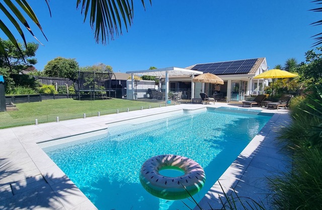 Perfect beach retreat for families - 200m from Papamoa Beach!