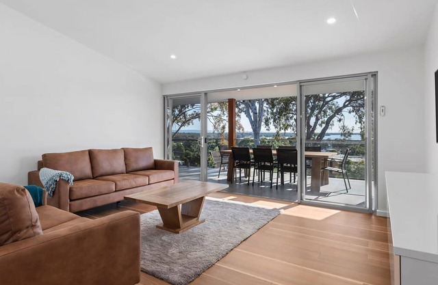 Perfect Beachhouse Lakes Surf at your Feet